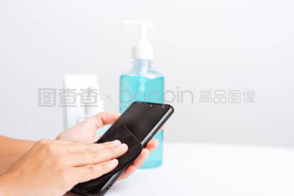 智能手機清潔與個人衛生 如何正確使用沖壓器、消毒劑和酒精噴霧